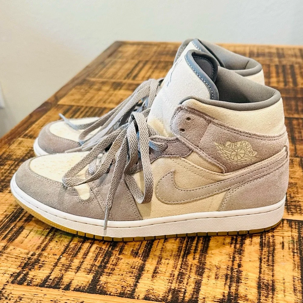 AIR JORDAN 1 MID SE COCONUT MILK GUM MENS BASKETBALL SHOES - Picture 13 of 13